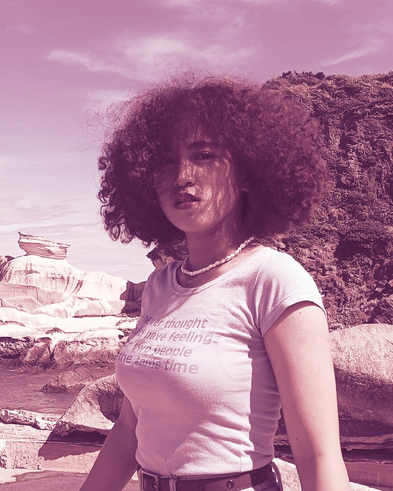 Alessandra Dagdag by the sea, in plum and blush tones